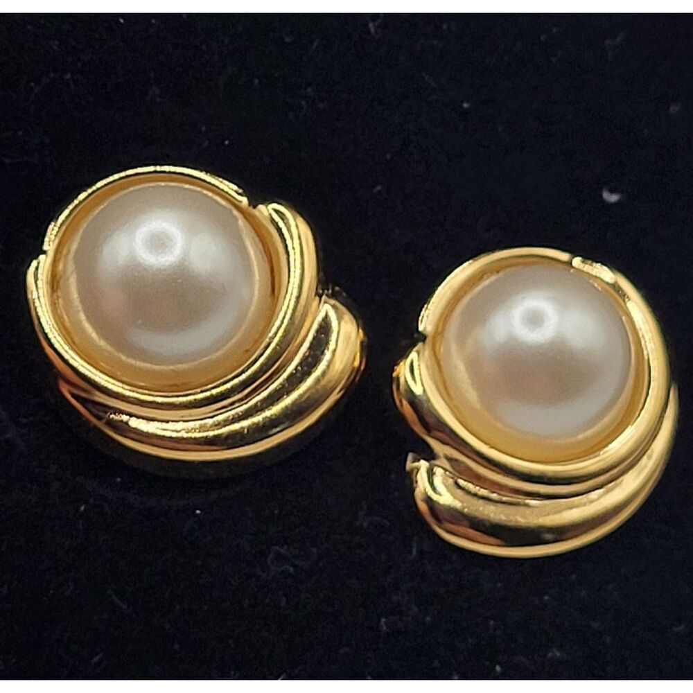 Vintage Large Granny Chic Clip Earrings 50s Faux Pearl Gold Tone Swirl 0.5in